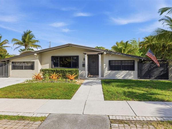 2485 NE 214th St, Miami, FL 33180