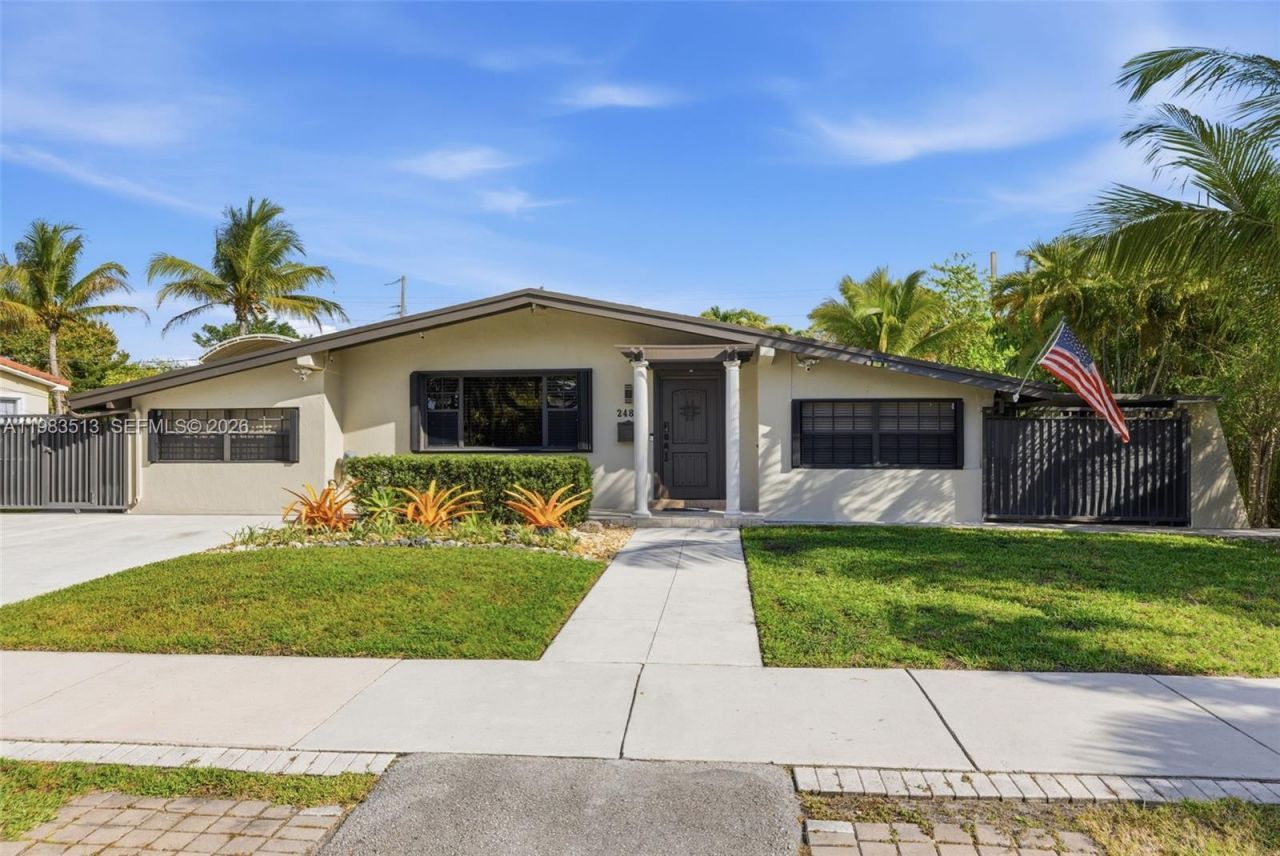 2485 NE 214th St, Miami, FL 33180 Photo