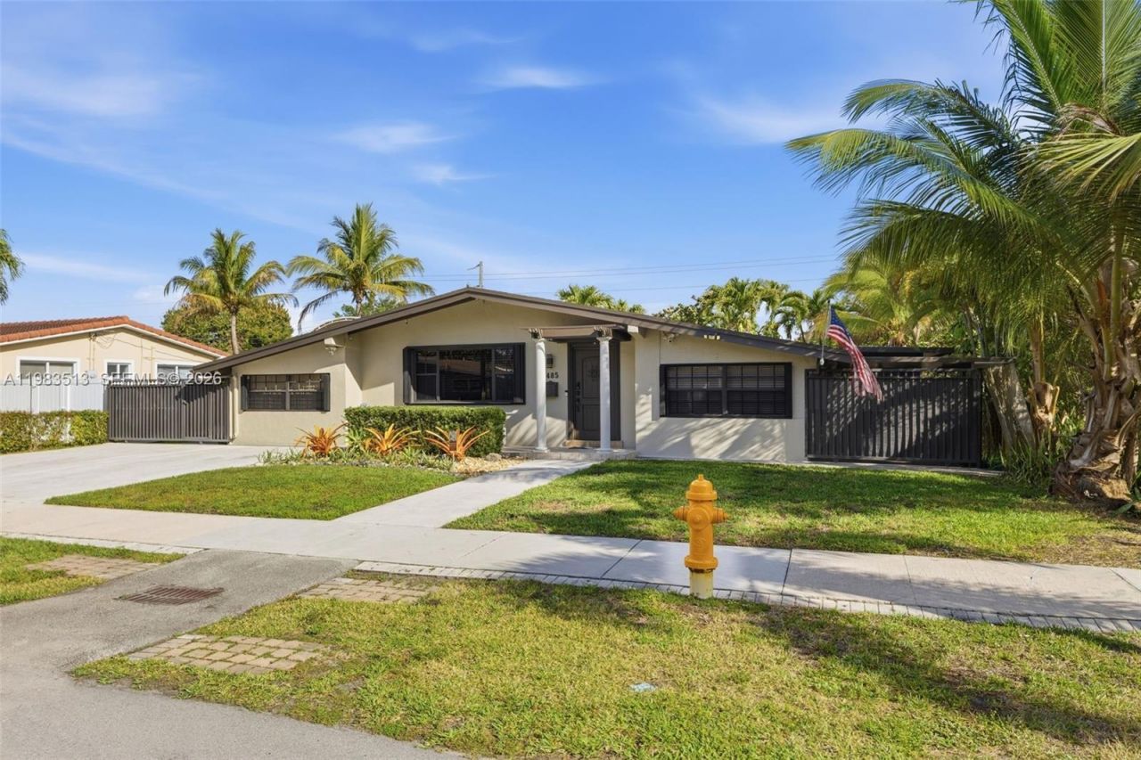 2485 NE 214th St, Miami, FL 33180 Photo