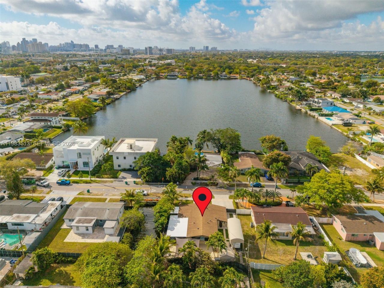 2485 NE 214th St , Miami, FL 33180 Photo