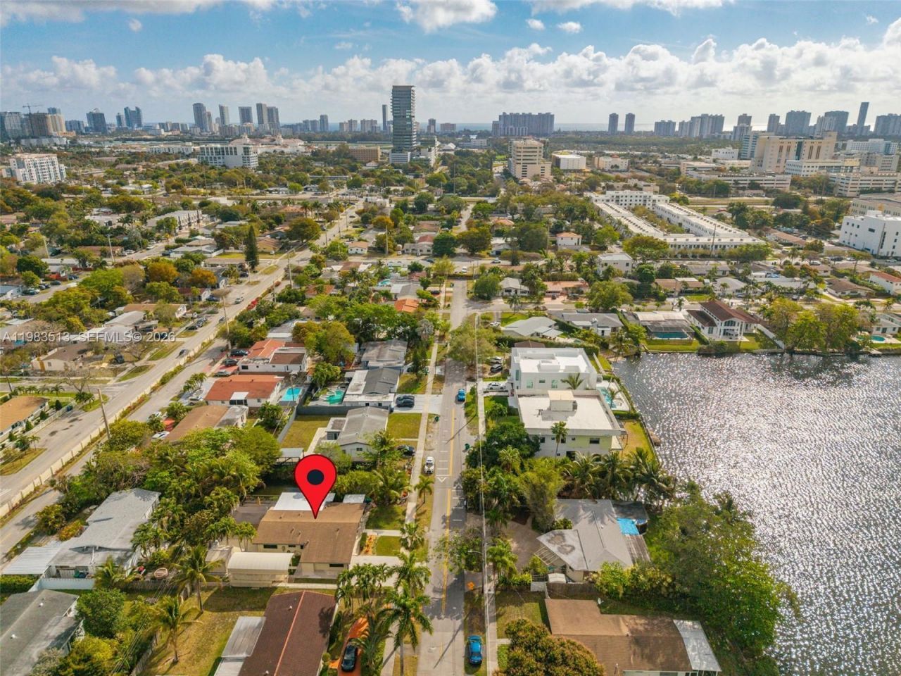 2485 NE 214th St, Miami, FL 33180 Photo