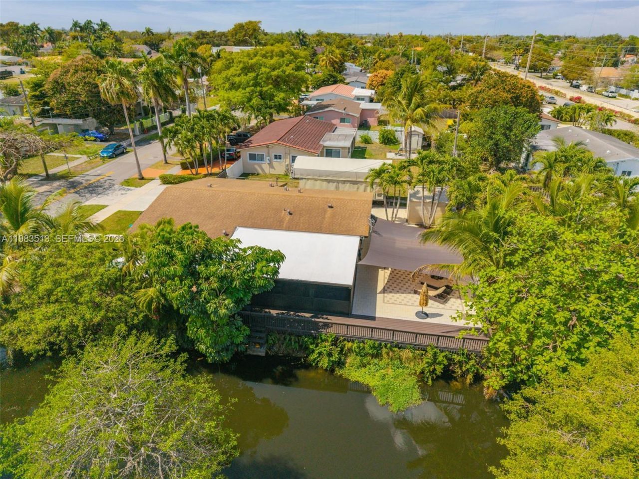 2485 NE 214th St , Miami, FL 33180 Photo