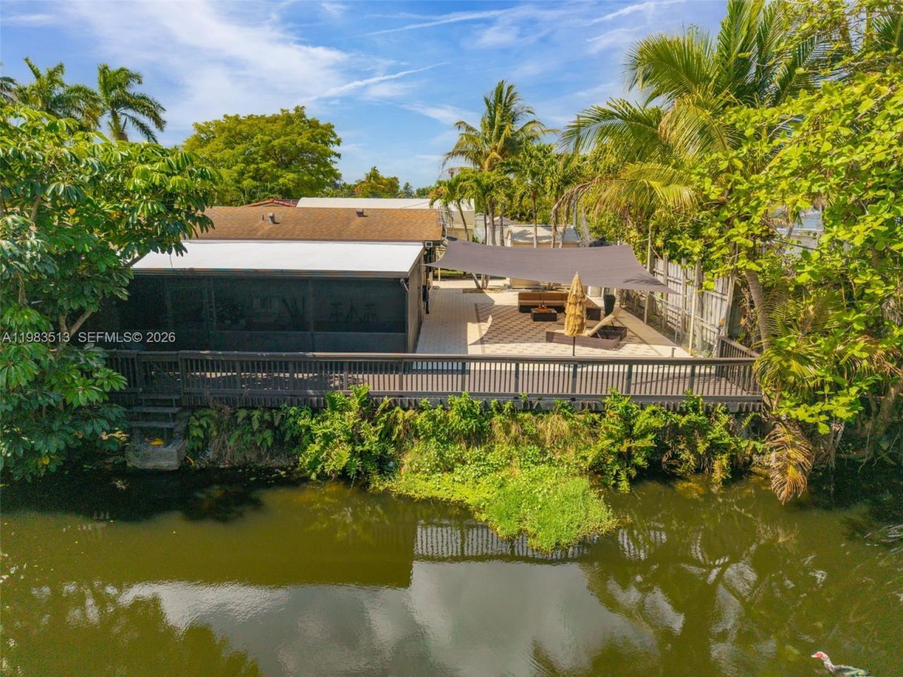 2485 NE 214th St , Miami, FL 33180 Photo