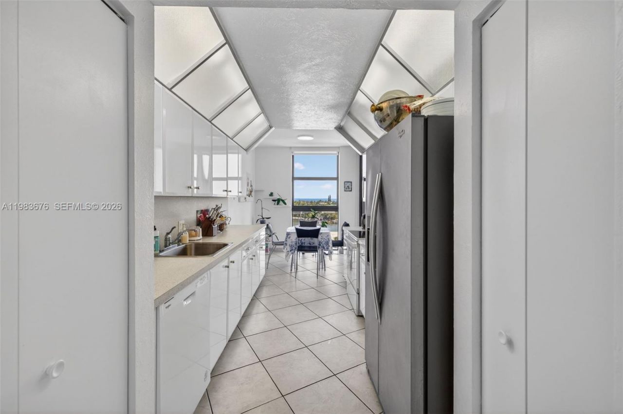 20281 E Country Club Dr, Unit 608, Aventura, FL 33180 Photo