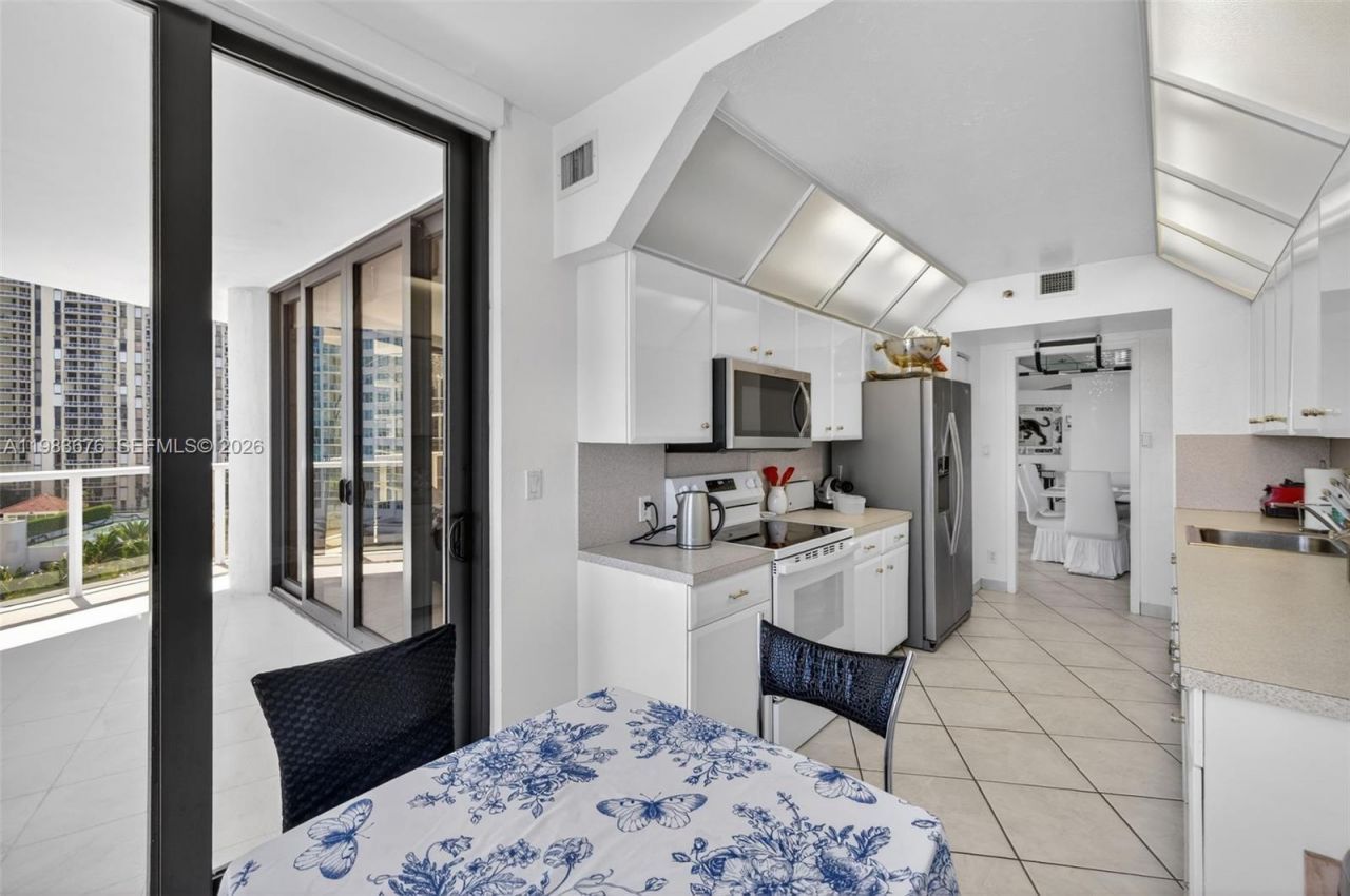 20281 E Country Club Dr, Unit 608, Aventura, FL 33180 Photo