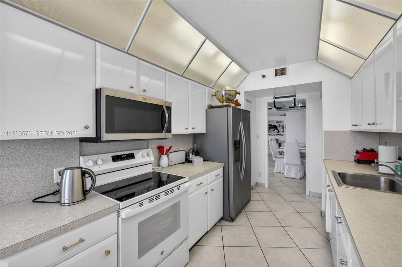 20281 E Country Club Dr, Unit 608, Aventura, FL 33180 Photo