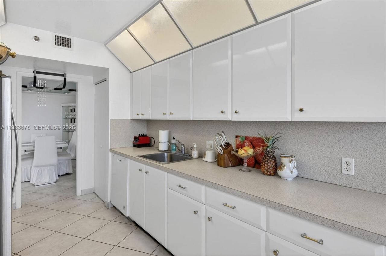 20281 E Country Club Dr, Unit 608, Aventura, FL 33180 Photo