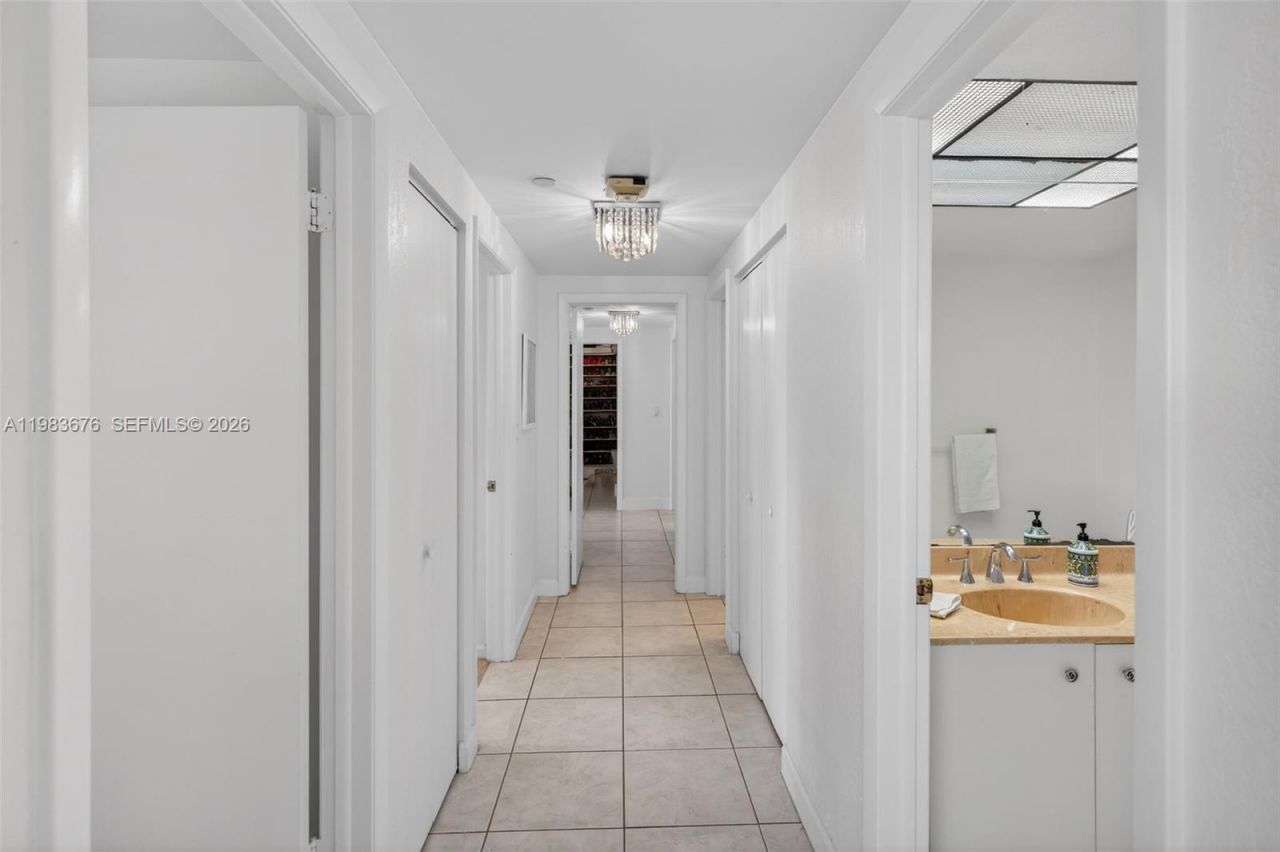 20281 E Country Club Dr, Unit 608, Aventura, FL 33180 Photo