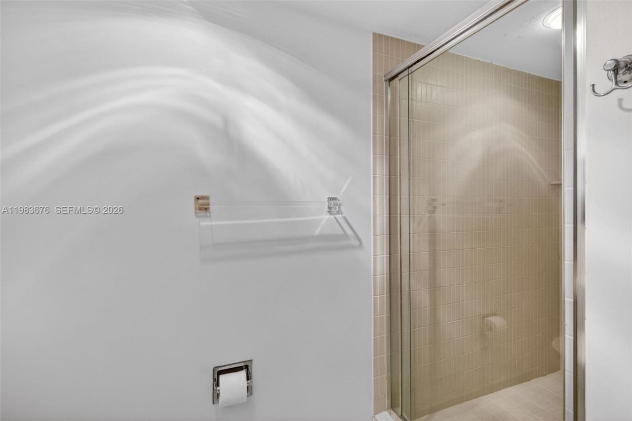 20281 E Country Club Dr, Unit 608, Aventura, FL 33180 Photo