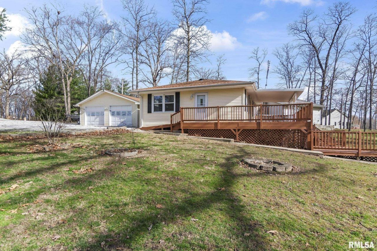 15959 N Lake Road, Girard, IL 62640 Main Photo