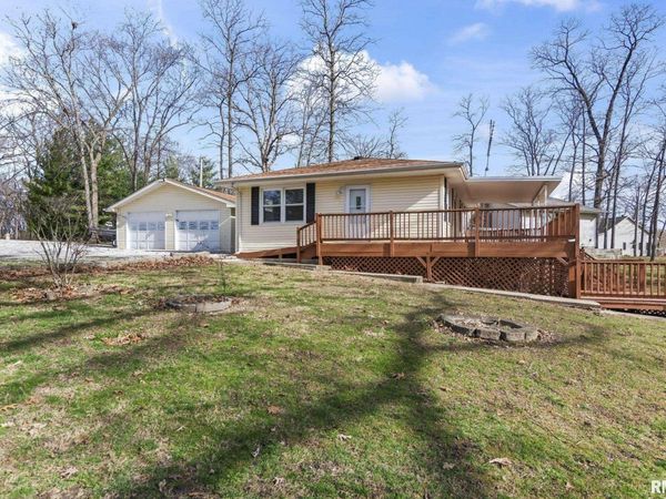 15959 N LAKE Road, Girard, IL 62640