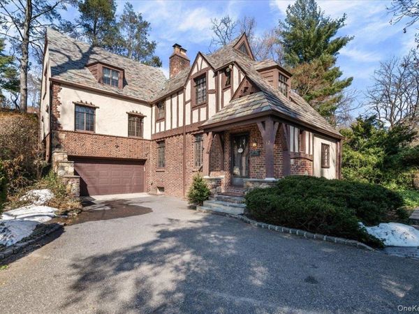 12 Hampton Road, Port Washington, NY 11050