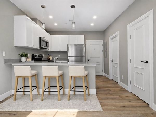 3 Burke Lane, Unit 202, Wellesley, MA 02481