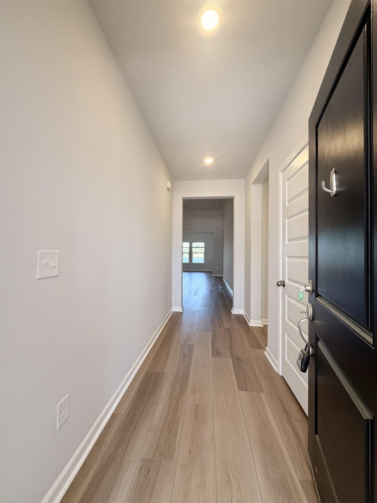 546 Magnolia Terrace Dr Photo 4