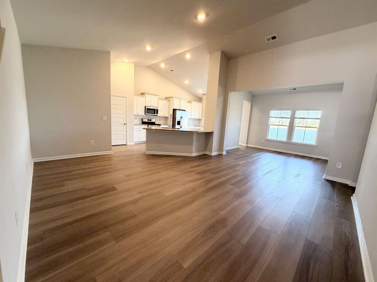 546 Magnolia Terrace Dr Photo 5