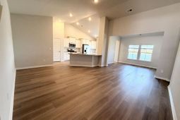 546 Magnolia Terrace Dr photo 4