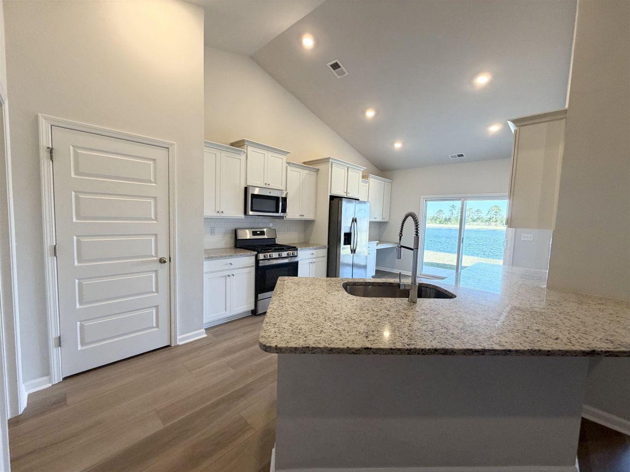 546 Magnolia Terrace Dr Photo 6