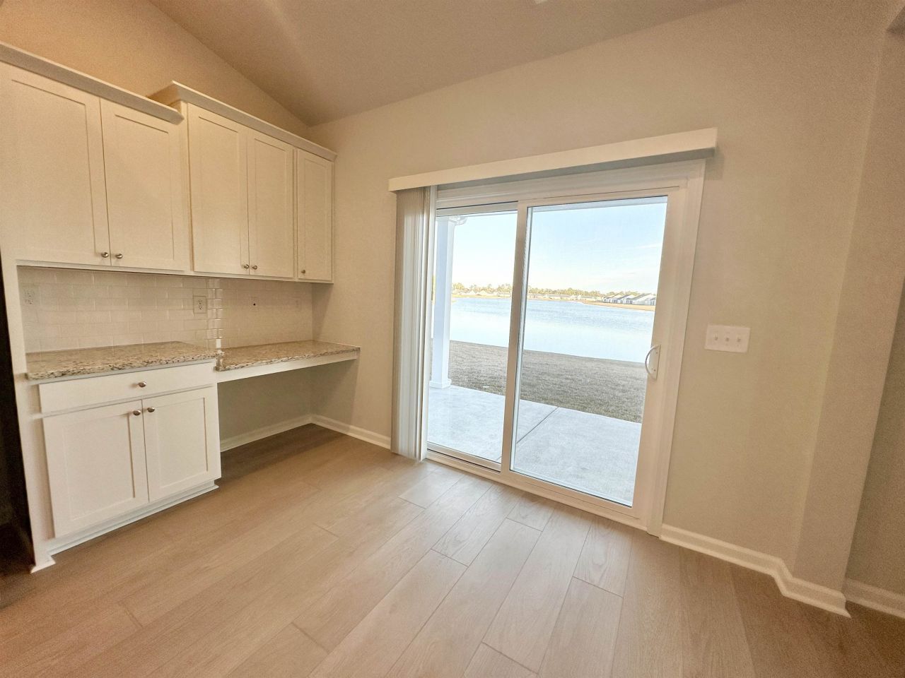 546 Magnolia Terrace Dr Photo 7