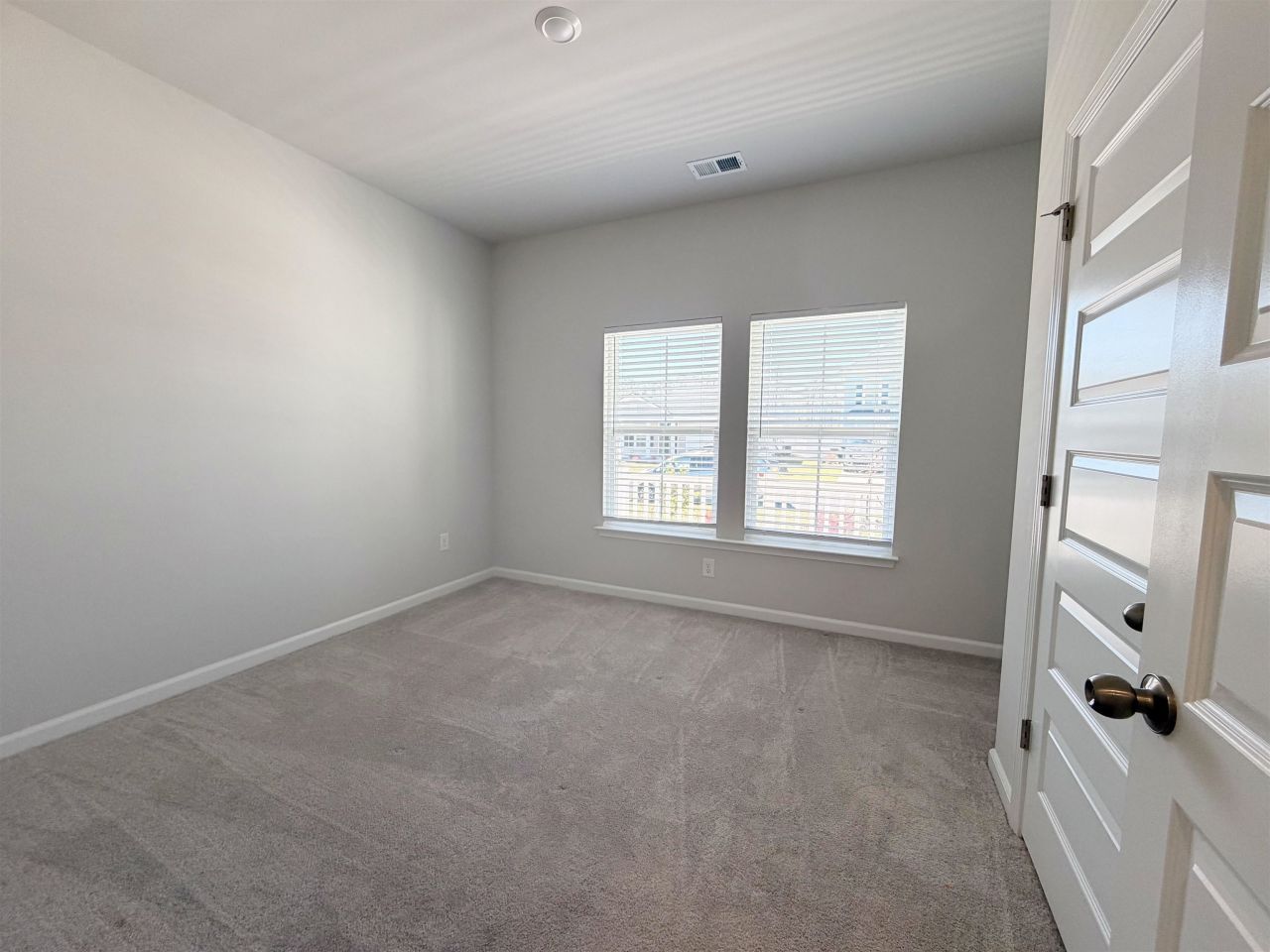 546 Magnolia Terrace Dr Photo 9