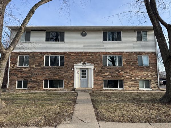 3240 Heatherton Drive , Unit 2, Davenport, IA 52804