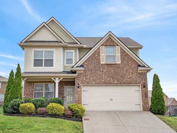 404 Blackthorn Ln, Gallatin, TN 37066