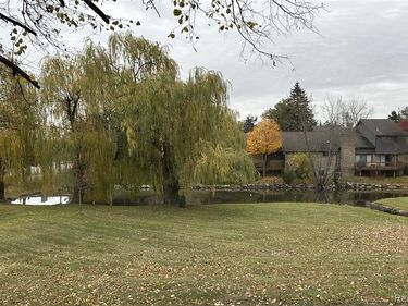 5525 Woodland Court, West Bloomfield Twp, MI 48322