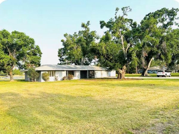 4634 MCINTOSH ROAD , SARASOTA, FL 34233