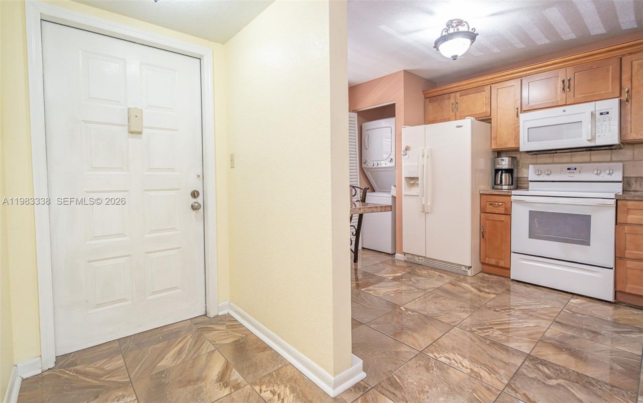 1000 Colony Point Cir , Unit 203, Pembroke Pines, FL 33026 Photo