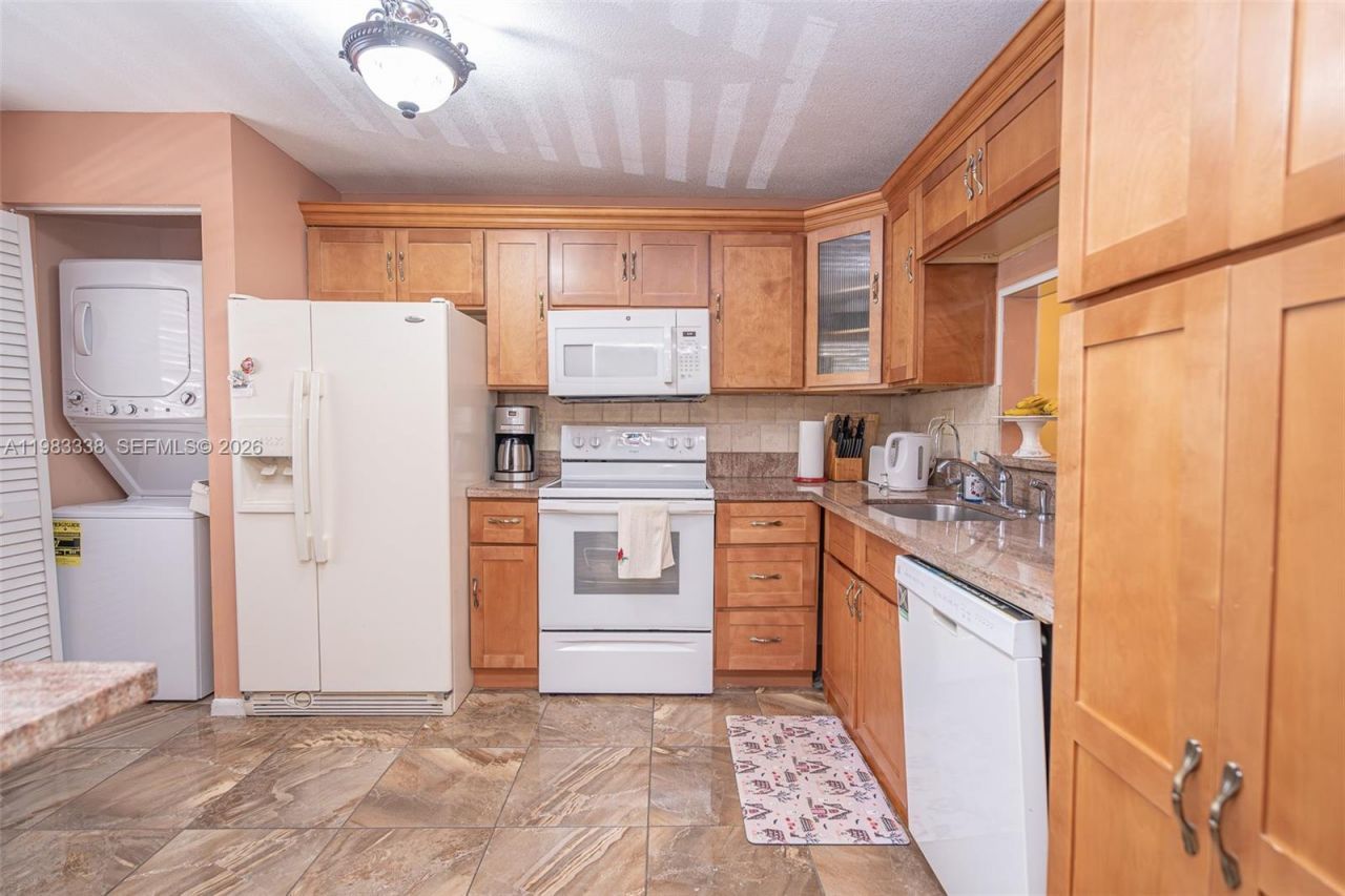 1000 Colony Point Cir , Unit 203, Pembroke Pines, FL 33026 Photo