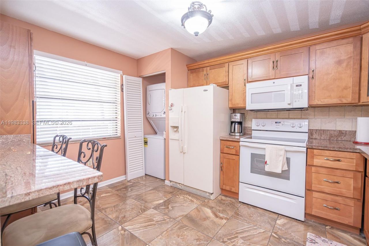 1000 Colony Point Cir , Unit 203, Pembroke Pines, FL 33026 Photo