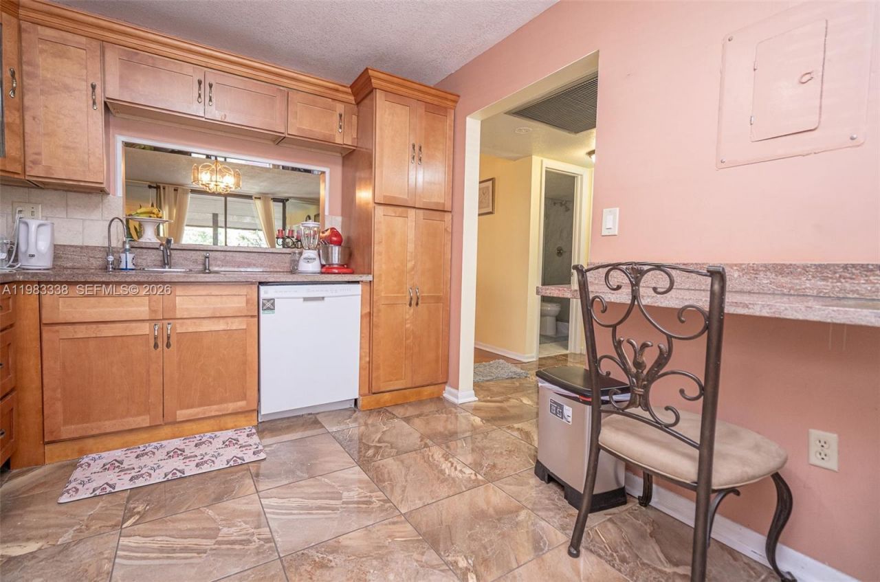 1000 Colony Point Cir , Unit 203, Pembroke Pines, FL 33026 Photo