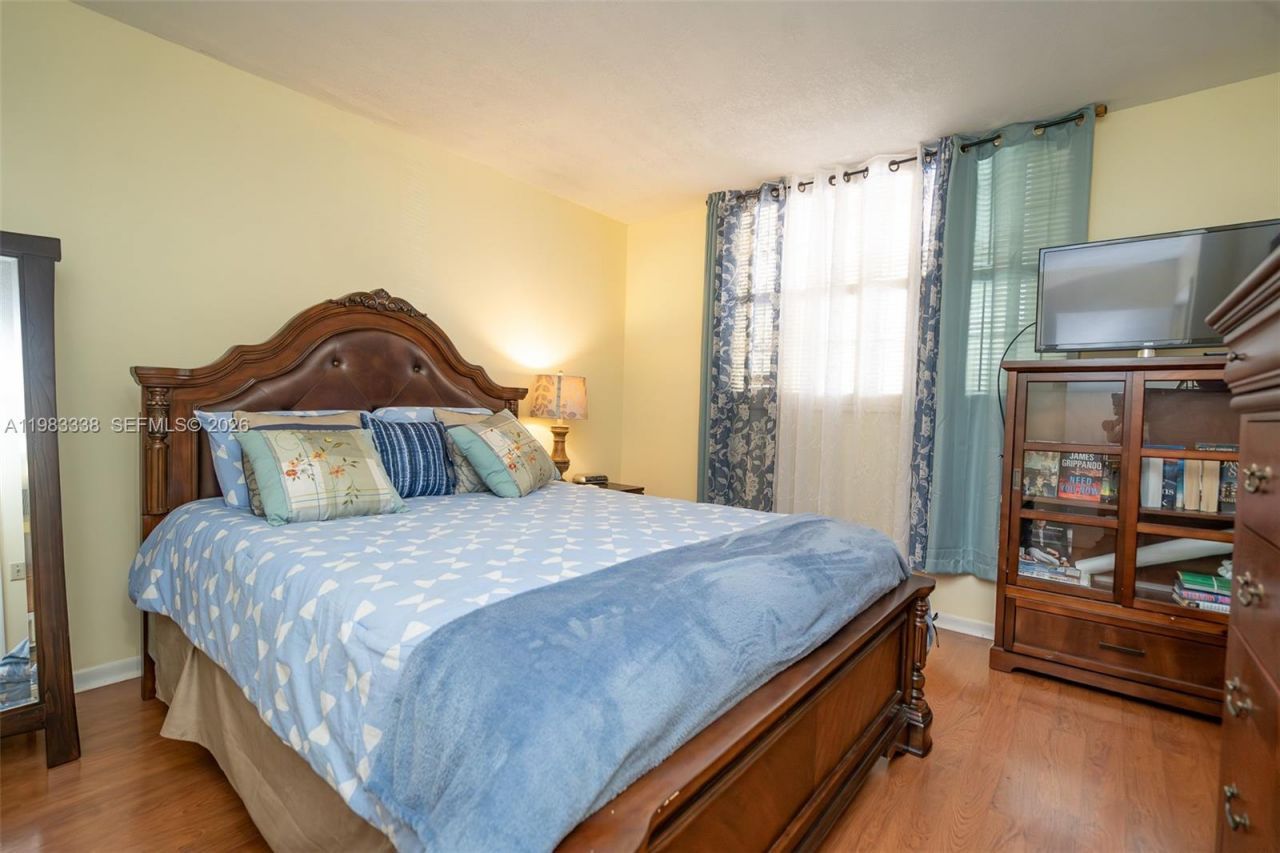 1000 Colony Point Cir , Unit 203, Pembroke Pines, FL 33026 Photo