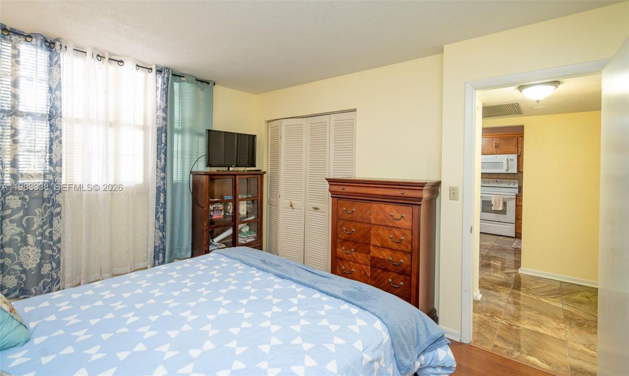 1000 Colony Point Cir , Unit 203, Pembroke Pines, FL 33026 Photo