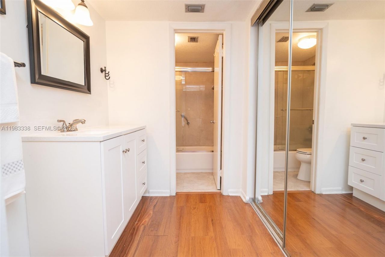 1000 Colony Point Cir , Unit 203, Pembroke Pines, FL 33026 Photo