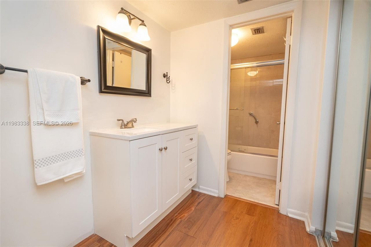 1000 Colony Point Cir , Unit 203, Pembroke Pines, FL 33026 Photo