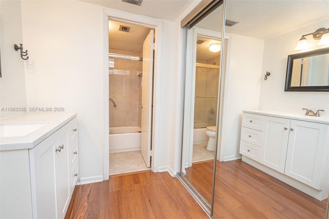 1000 Colony Point Cir , Unit 203, Pembroke Pines, FL 33026 Photo