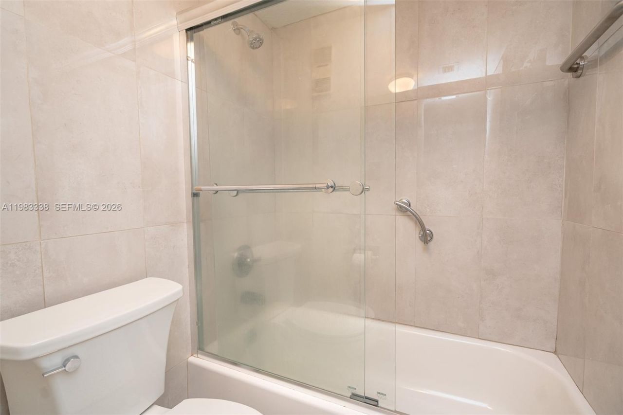 1000 Colony Point Cir , Unit 203, Pembroke Pines, FL 33026 Photo