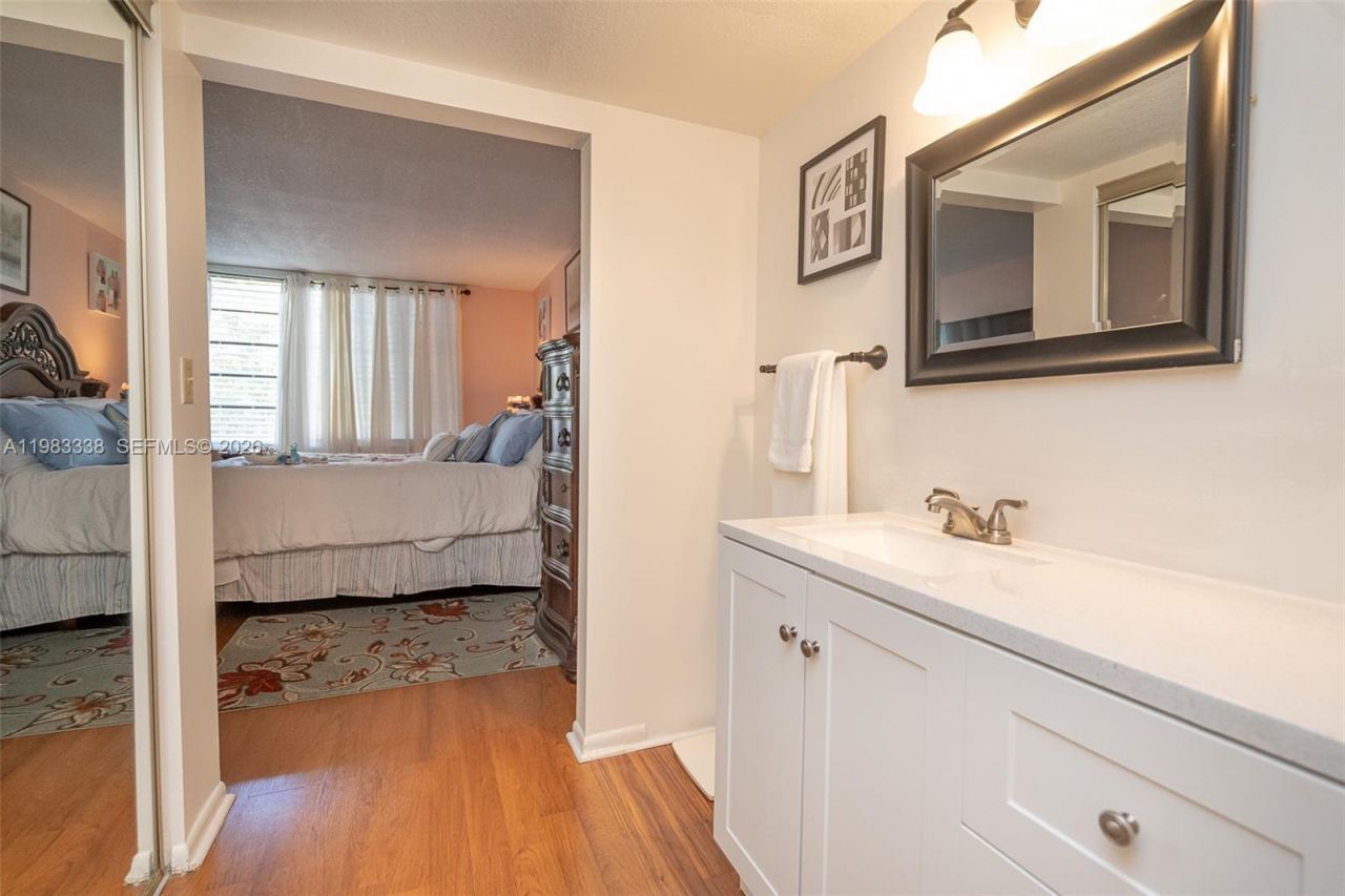 1000 Colony Point Cir , Unit 203, Pembroke Pines, FL 33026 Photo