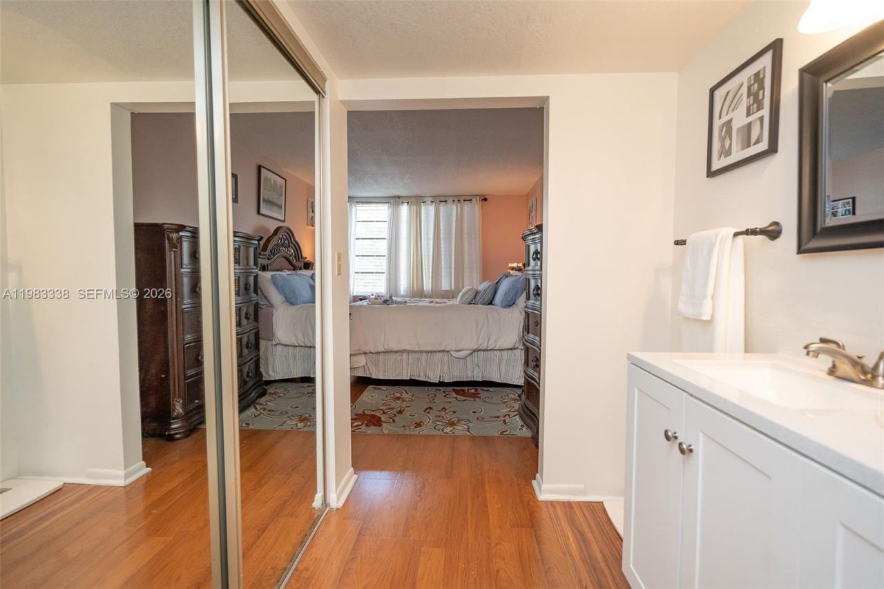 1000 Colony Point Cir , Unit 203, Pembroke Pines, FL 33026 Photo