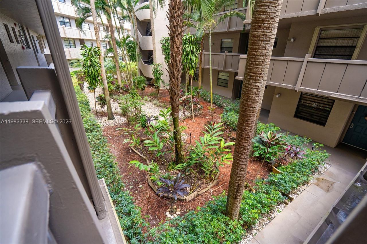 1000 Colony Point Cir , Unit 203, Pembroke Pines, FL 33026 Photo