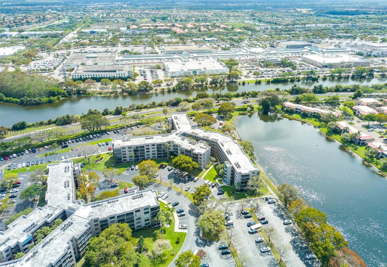 1000 Colony Point Cir , Unit 203, Pembroke Pines, FL 33026 Photo