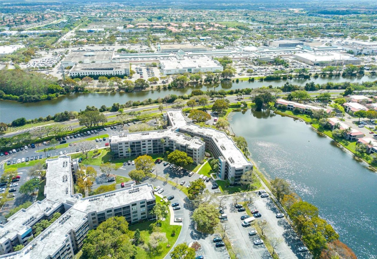 1000 Colony Point Cir , Unit 203, Pembroke Pines, FL 33026 Photo