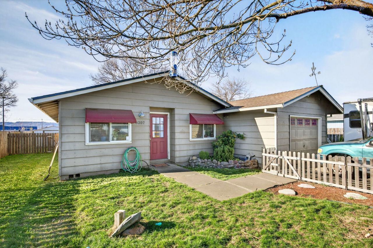 8207 Division Road, White City, OR 97503 Main Photo