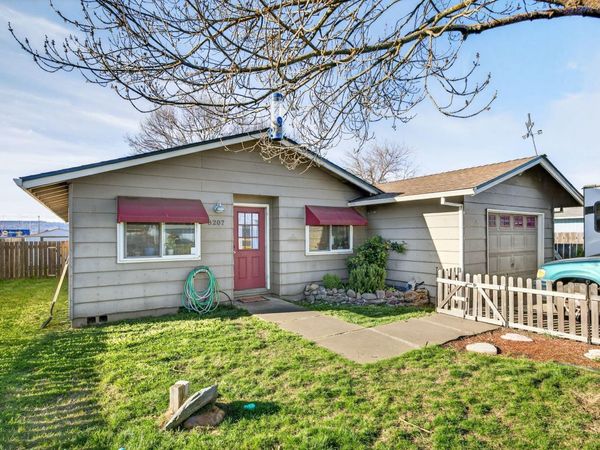 8207 Division Road, White City, OR 97503