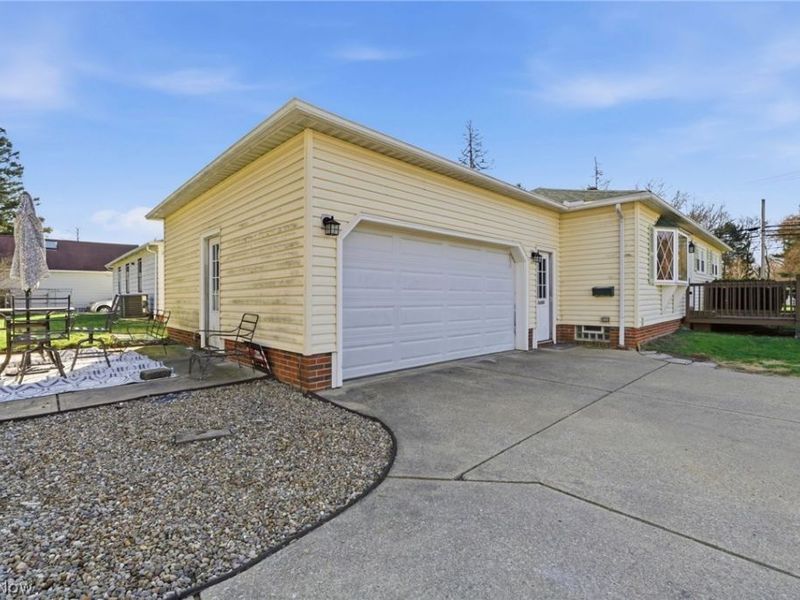 26080 Bagley Road, Olmsted Falls, OH 44138 Photo 2