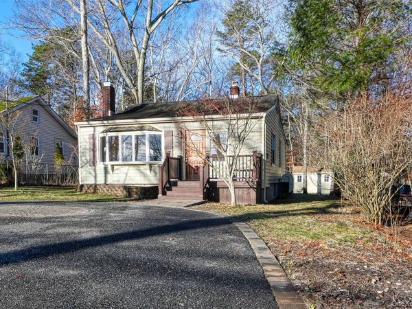 180 Lakeside Trail, Ridge, NY 11961