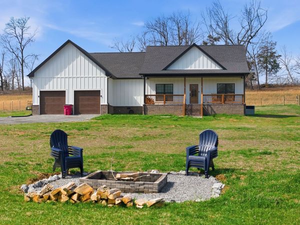 638 Howell Rd , Westmoreland, TN 37186