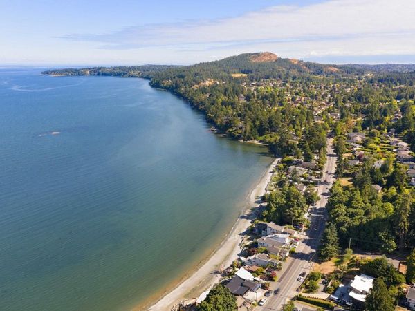 5015 Cordova Bay Rd, Saanich, BC V8Y 2K1