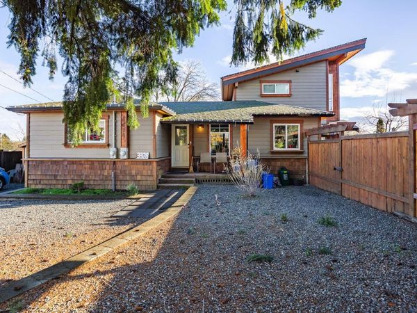 3328 Third St, Cumberland, BC V0R 1S0