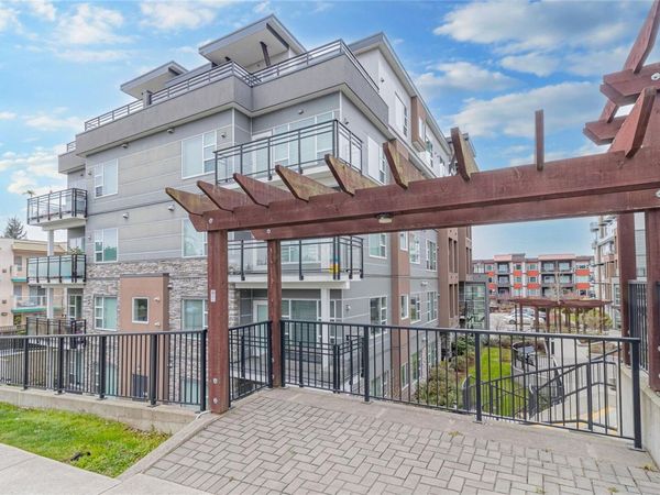 1020 Inverness Rd, Unit 203, Saanich, BC V8X 2S1